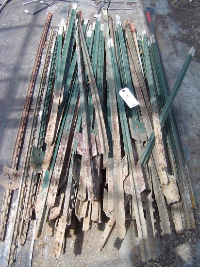 PILE APPROXIMATELY (76) METAL FENCE POSTS