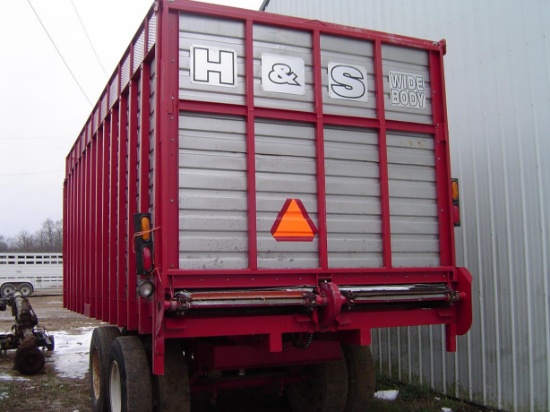 H&S Wide Body ensilage wagon