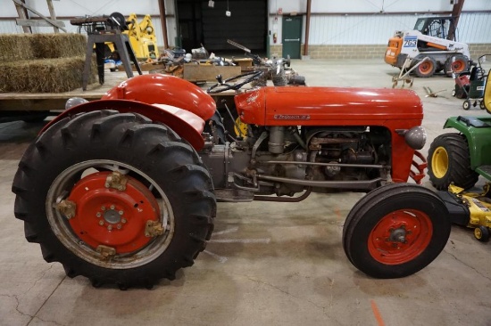 26-2 FERGUSON 35 TRACTOR WITH GOOD RUBBER (RUNS)