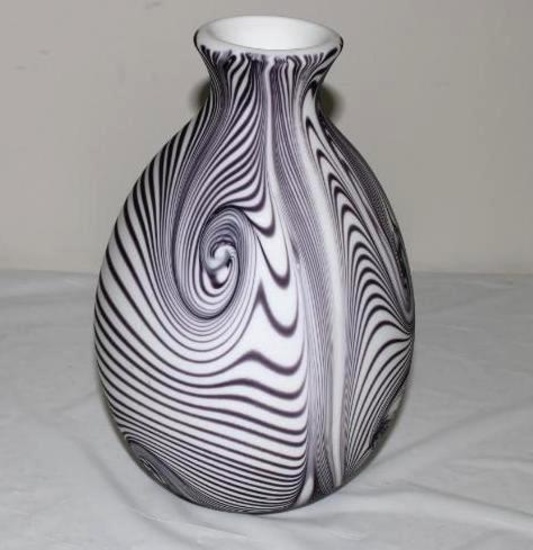 PULLED FEATHER ART GLASS VASE, 9"
