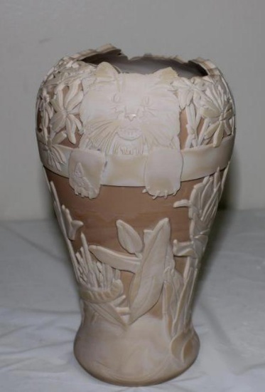 FENTON POSTURING FELINES CAMEO GLASS VASE, SIGNED "GEORGE FENTON", KELSEY