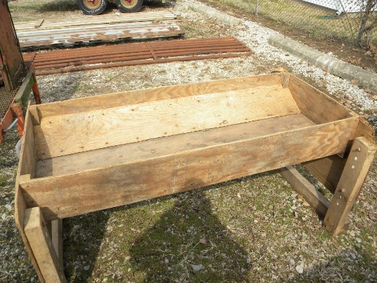 4-2: WOOD BUNK FEEDER