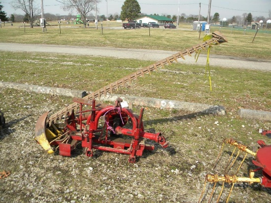 44-4: NEW HOLLAND 7' SICKLE-BAR MOWER