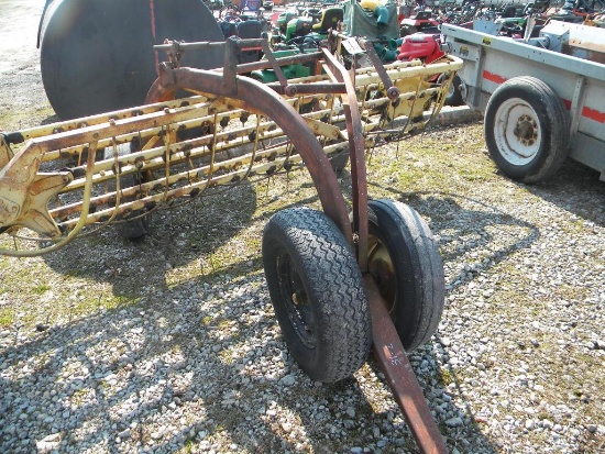 31-2: NEW HOLLAND MODEL 256 HAY RAKE, DOLLY WHEELS