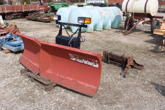 35:2: BOSS V SNOWPLOW, 8', LIGHTS AND HYDRAULIC ON PLOW