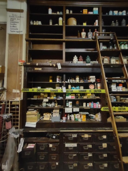 CONTENTS OF GENERAL STORE CABINET AND DRAWERS INCLUDING VINTAGE APOTHECARY