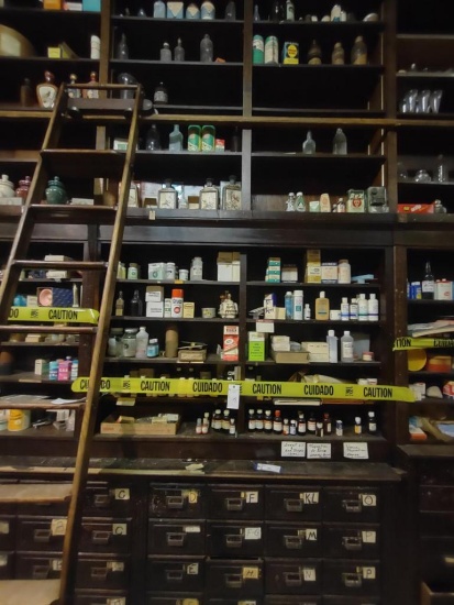 CONTENTS OF GENERAL STORE CABINET AND DRAWERS INCLUDING VINTAGE APOTHECARY