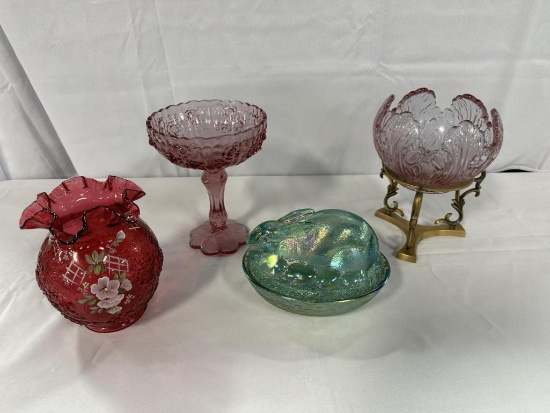 (4) PCS. FENTON INCLUDING RABBIT COVERED BOWL, BOWL ON STAND, COMPOTE AND H