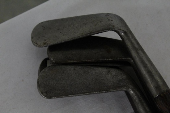 5 WOOD SHAFT SMOOTH FACE CLUBS - 1 LADIES CLUB WITH BASEBALL MARK
