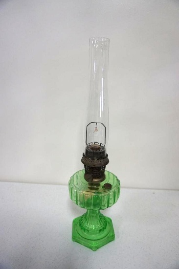 GREEN ALADDIN LAMP WITH LOCKING CHIMNEY, 24", SMALL FLAKES ON TOP OF CHIMNE