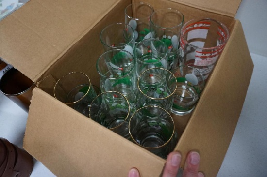GOLF-THEMED GLASSWARE - 19 GLASSES & 1 COCKTAIL SHAKER BASE