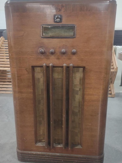 DELCO FLOOR MODEL RADIO, 11" X 24" X 41"