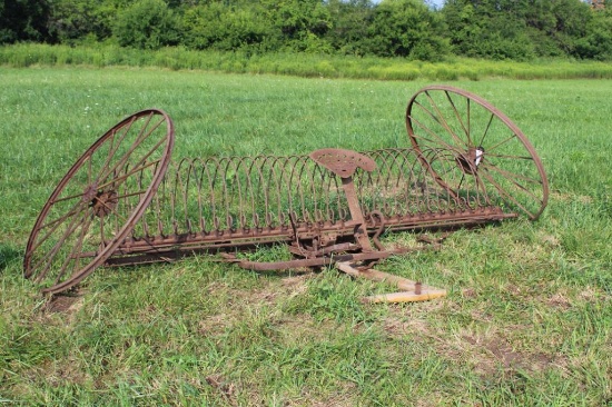 VINTAGE PULL-TYPE HAY RACK