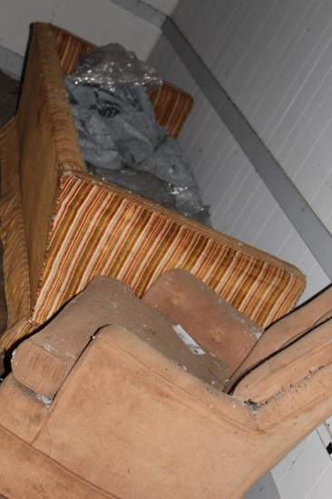 OLD COACH & OLD CHAIR