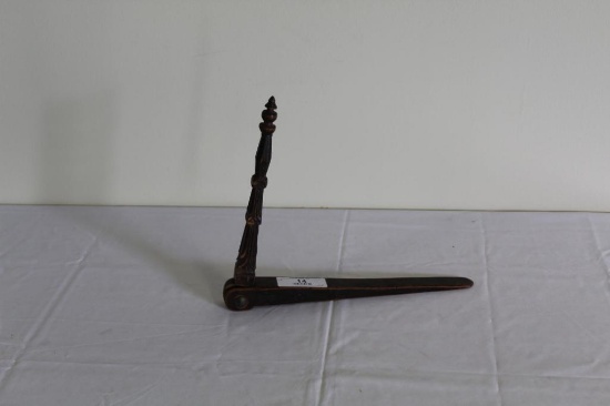 FOLDING DOOR STOP WITH CARVED HANDLE, 24" LONG