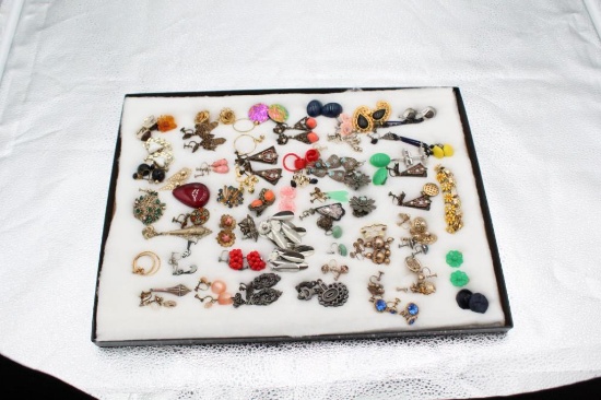 DISPLAY CASE OF VINTAGE COSTUME JEWELRY