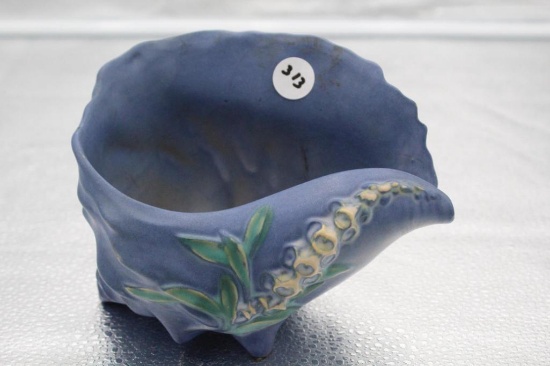 ROSEVILLE FOXGLOVE CONCH SHELL VASE, 6"