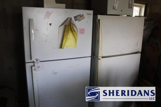 REFRIGERATOR/FREEZER COMBOS: (1) INSIGNIA AND (1) AMANA IN GOOD WORKING CONDITION.