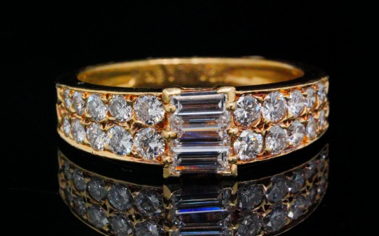Van Cleef & Arpels 0.87ctw Diamond and 18K Ring