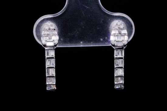 14K White Gold and 0.70ctw Diamond 0.60" Earrings