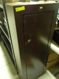 Locking gun cabinet with 2 keys 21