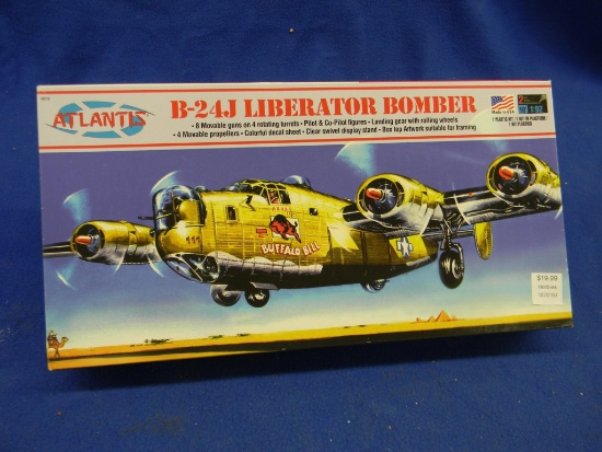 Atlantis B-24J Liberator Bomber H218 model kit 1:92 scale
