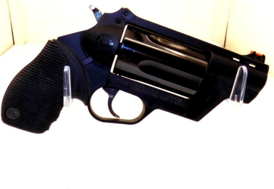 Manufacturer: Taurus Model: Judge 4510 Gauge/Cal: .45LC/410 Type: Revolver Serial: FM544386 Misc: