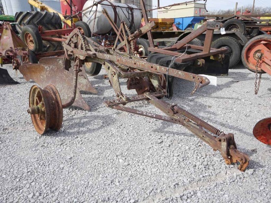 IH 2 BOTTOM PULL TYPE PLOW