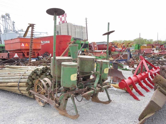 JD 2 ROW CORN PLANTER