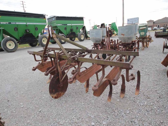 2 ROW CULTIVATOR