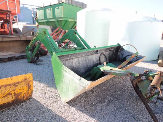 LOADER WITH BUCKET AND MOUNTING BRACKET