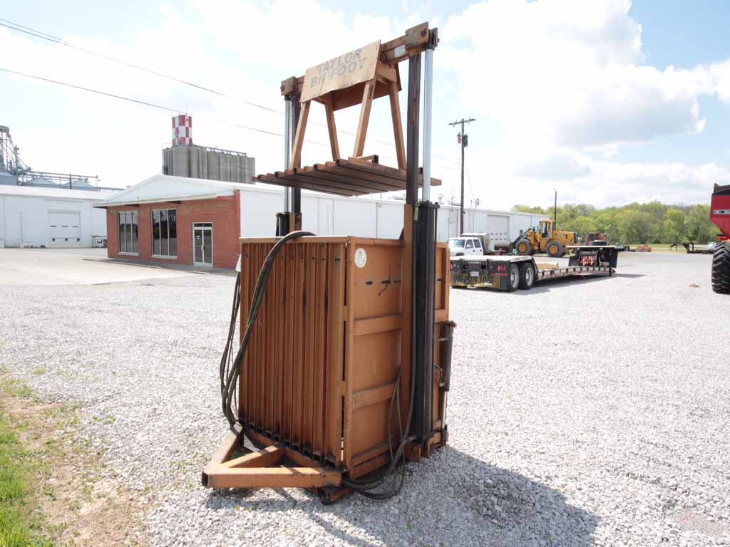 BIG FOOT TOBACCO BALER
