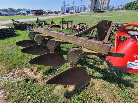 FORD 4 BOTTOM PLOW - 3PT