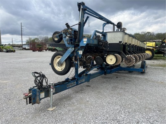 KINZE 2600 PLANTER