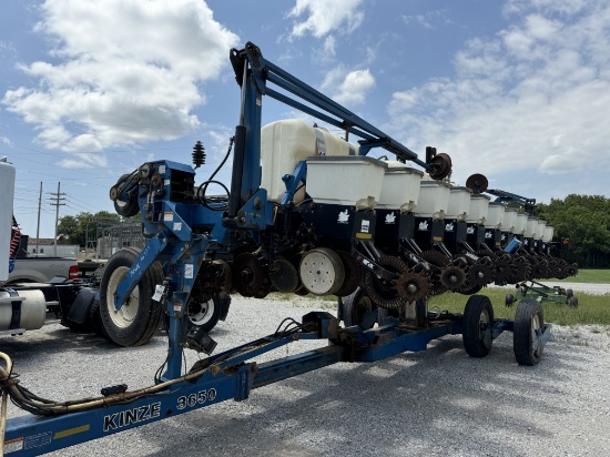 KINZE 3650 PLANTER