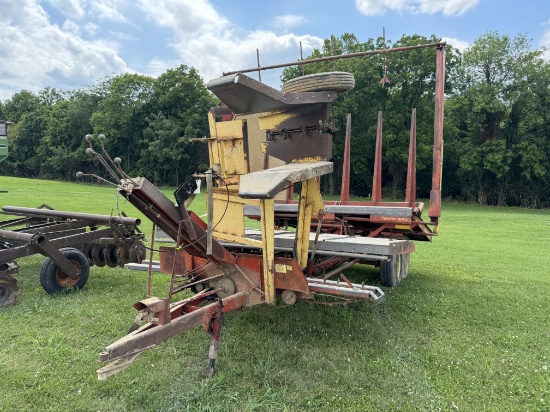 NH 1034 HAY STACKER