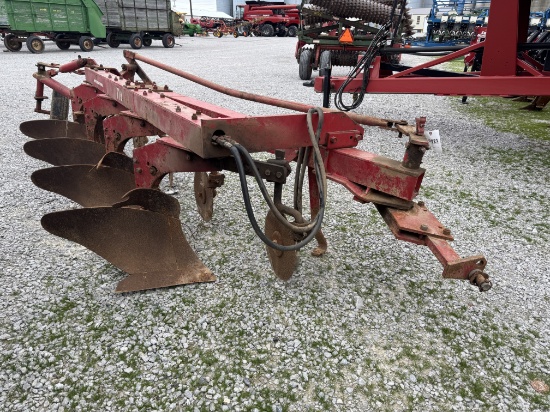IH 710 PLOW