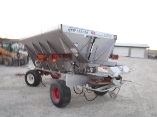New Leader L3220G Dry Box Fertilizer Spreader,