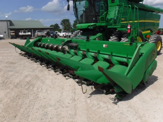 JD 612 Stalkmaster Corn Head, 2011 Year