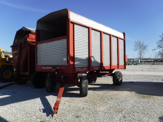 Miller Pro 5200 Forage Wagon