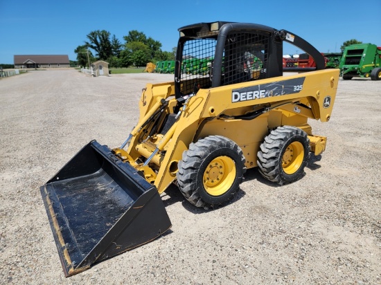 John Deere 325 Skidsteer