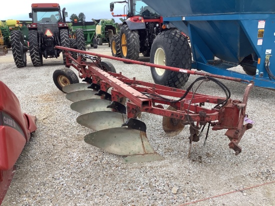 International 550 5 Bottom Plow