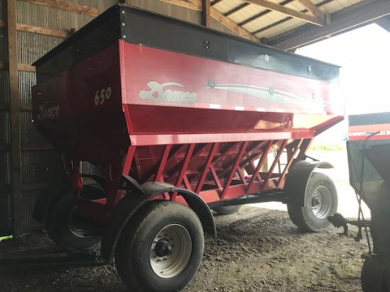 Demco 650 Gravity Wagon