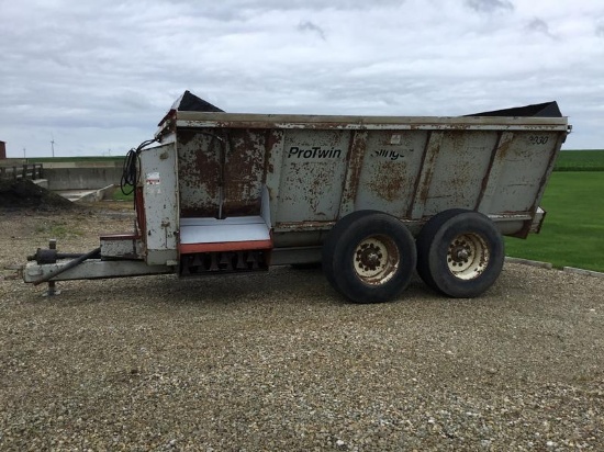 Knight 8030 Twin Slinger Manure Spreader