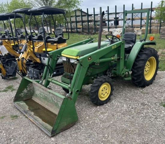 John Deere 870 Tractor w/ Front End Loader