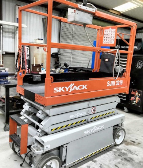 SkyJack SJIII 3219 Electric Scissor Lift