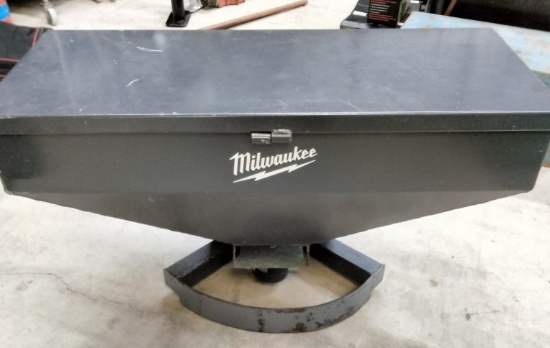 Milwaukee Grain Road Feeder