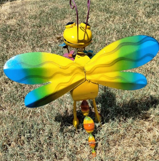 Metal Art - Stand Up Dragon Fly w/Bouquet Flowers