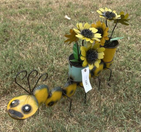 Metal Art - Caterpillar w/Flower Arrangement