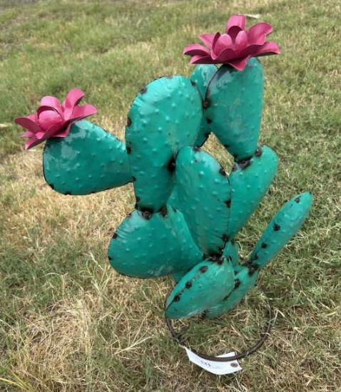 Metal Art - Medium Cactus w/Pink Flowers